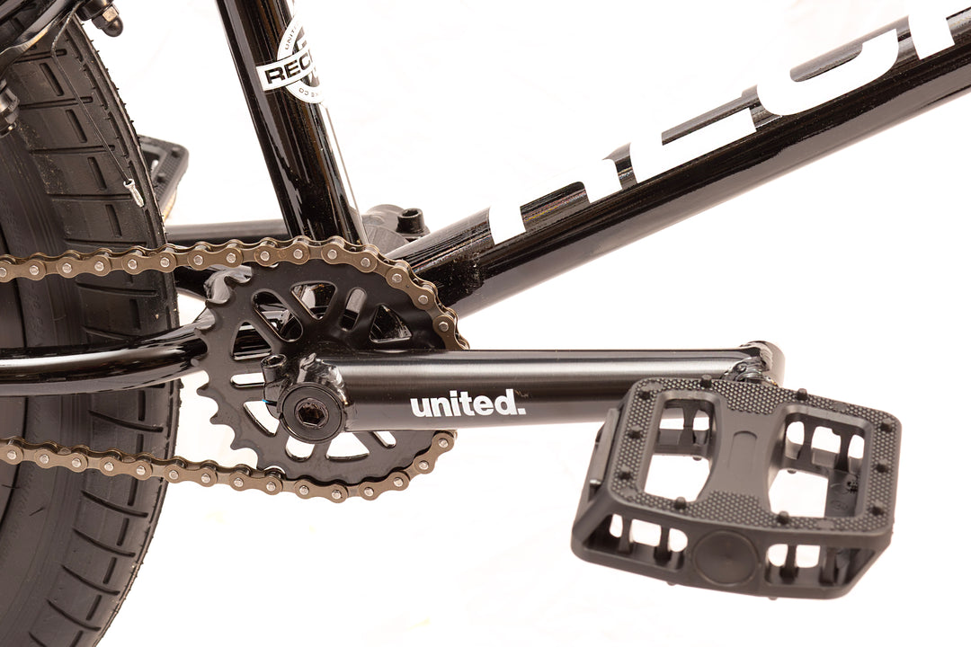 United Recruit 18" Gloss Black