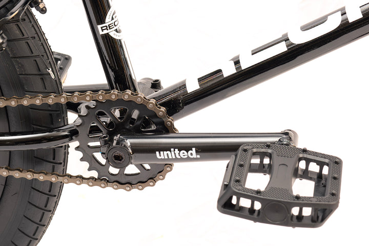 United Recruit 18.5" Gloss Black
